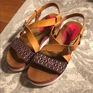 Platform sandals